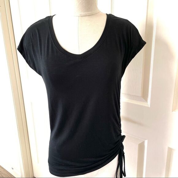 Maeve Anthro black side ruched short sleeve T - Picture 2 of 12